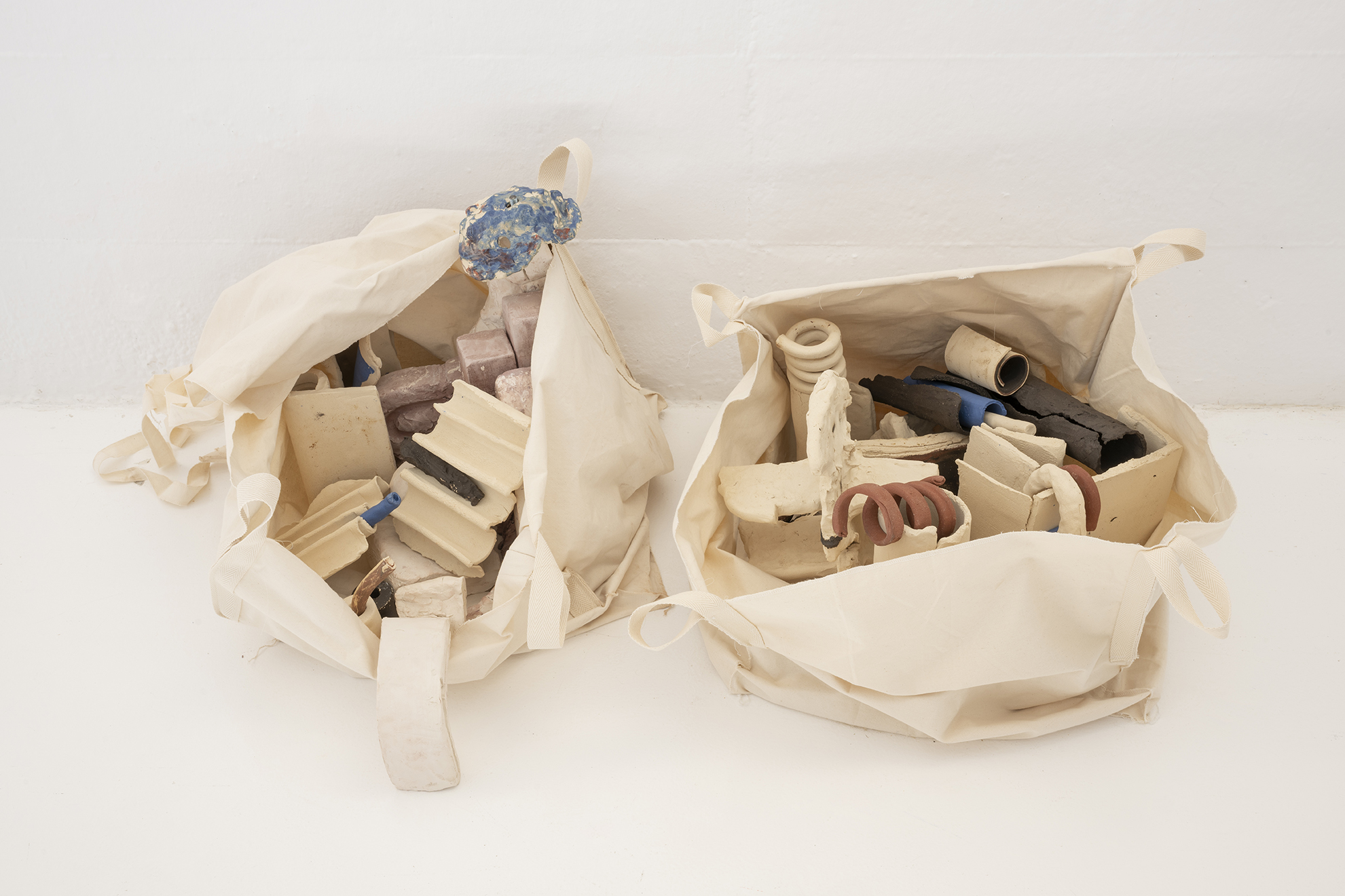 Ludovica Carbotta - Constructoras de mundos muy parecidos al nuestro (macerie)