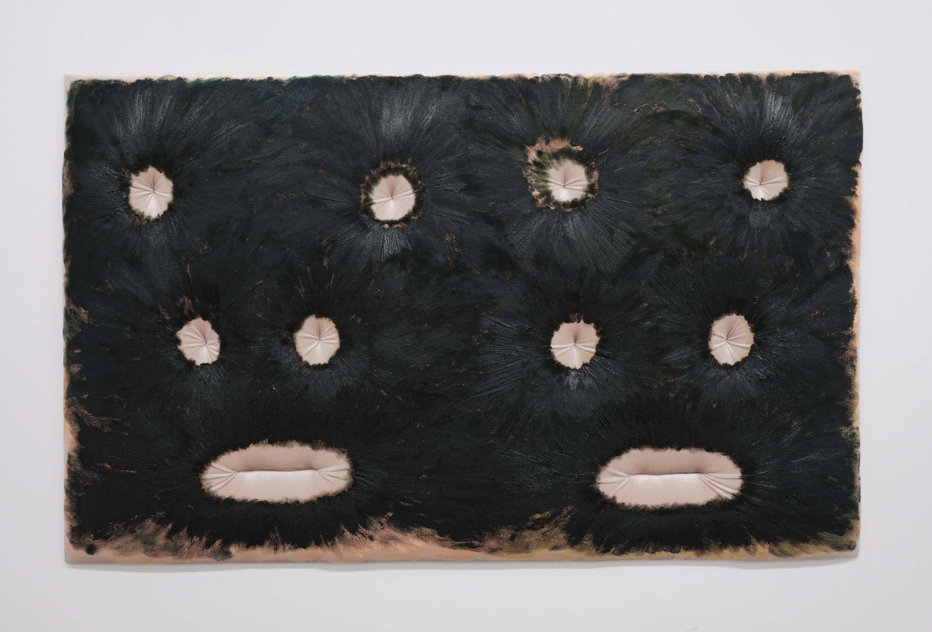 Ana Genovés - Agujeros con pintura negra