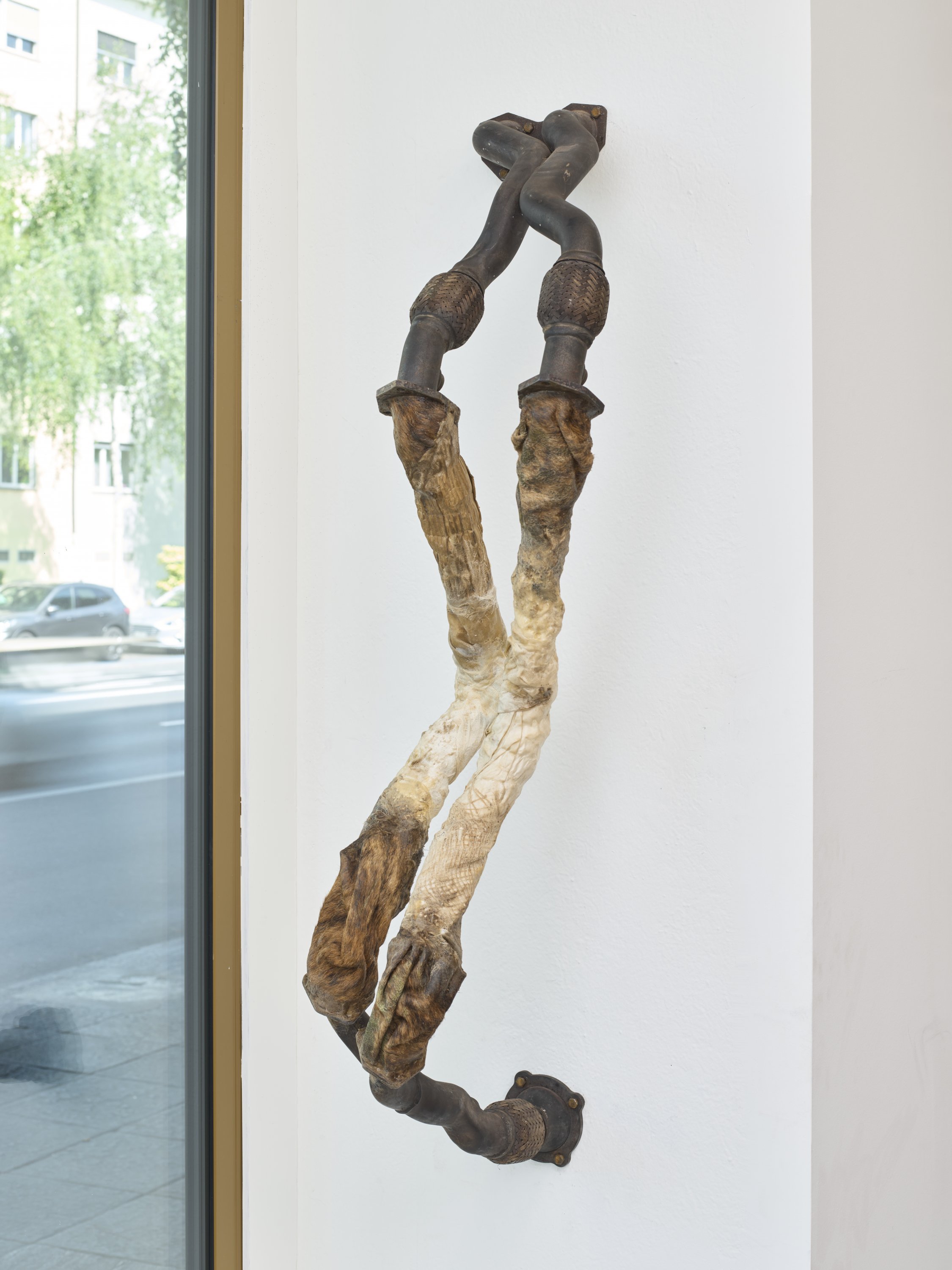 Mónica Mays - Lub permeates wall I